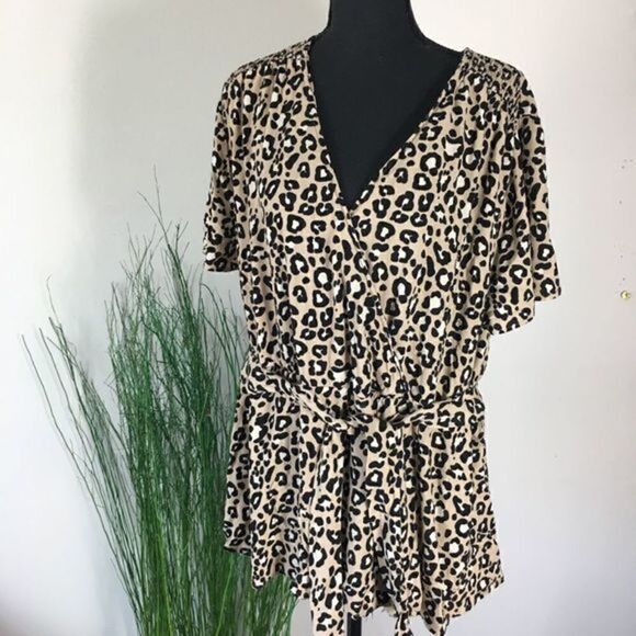 #138 Plus Size Ava + Viv Leopard Crossover Top - Picture 2 of 6